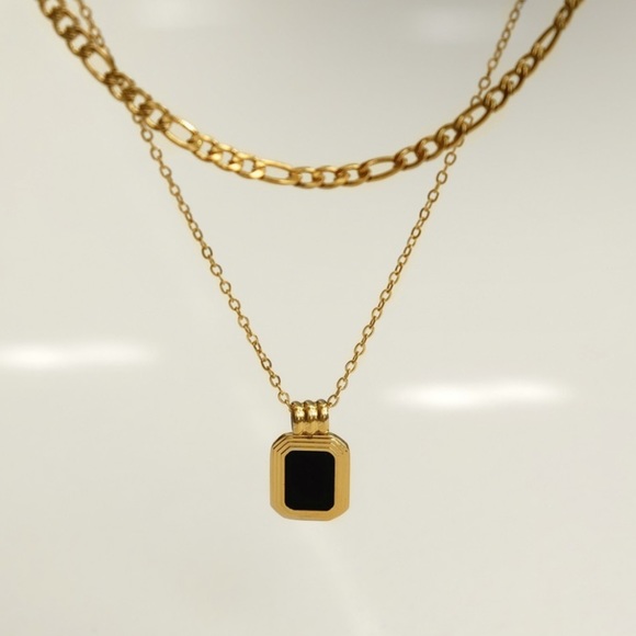 Ridge Rectangle Onyx Chain Necklace | 18K Gold Plated Stainless Steel - Picture 5 of 5